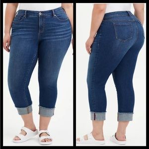 Torrid boyfriend jeans crop Size 14